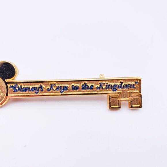 Disney World Keys To The Kingdom Tour Pin - Picture 3 of 6